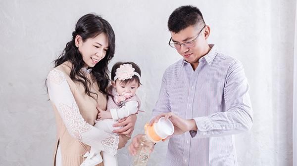  必学：新手爸妈必学!奶粉到底应该怎么冲泡