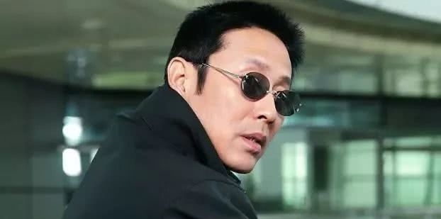 无所谓:大导演都‘’请不动‘’的演员,周星驰请她时,她还在麻雀台