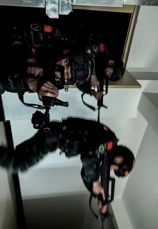  「武警」实兵演练来袭！看武警特战队员一招制敌