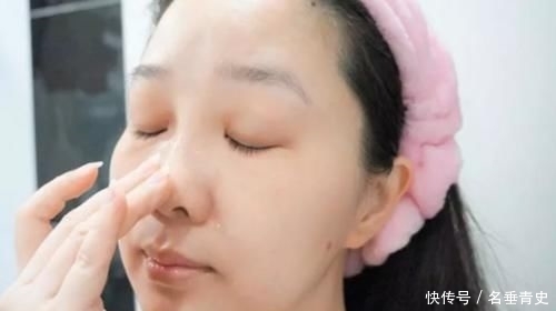 『轻松』鼻子黑头多别再用手挤,教你3招,黑头轻松除,拯救“草莓鼻”!