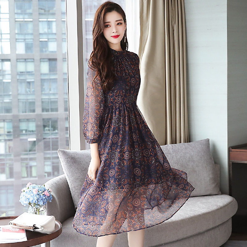 上海姐姐真大胆!镂空蕾丝直接穿出门，街上男人见了都脸红