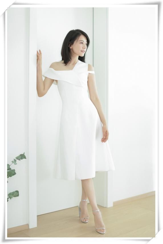 高圆圆不得了!穿两条“牛仔裤头”居然一点不丑,网友:那叫时尚