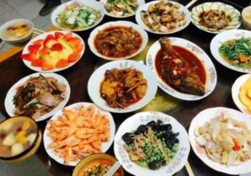 丰盛■心理测试:第一眼哪桌年夜饭更丰盛?测出你近期会有啥好事!