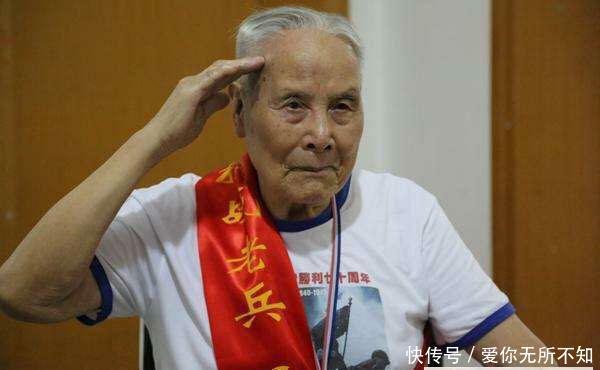 退伍老兵去探望战友, 门卫却不让他进去, 首长： 你怎么现在才来