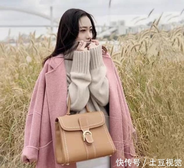 路人甲@为什么别人穿大衣是气质女郎,而你就是路人甲?秋冬穿搭看这里~