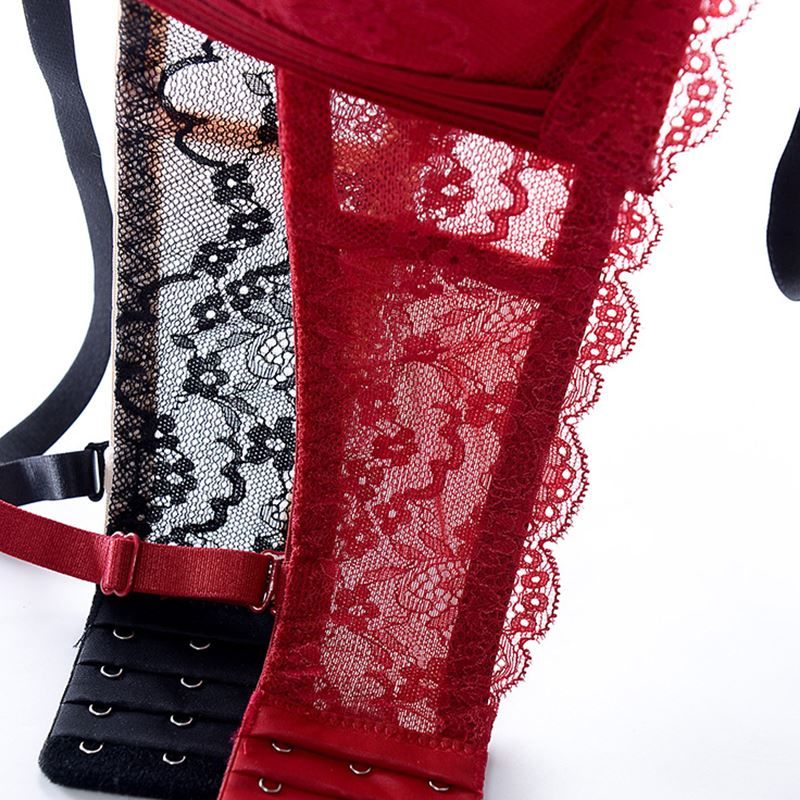 女人到了50岁，就该穿这些文胸，下面女人怎么穿，一个比一个美