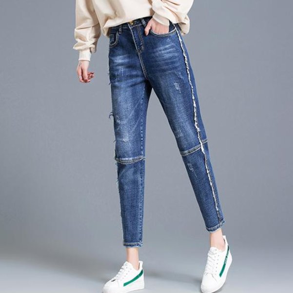 女人奔三以后,别老穿裙子,多穿这样的牛仔裤,显瘦显美特显高