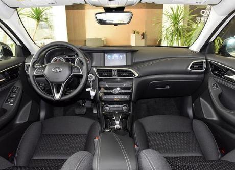 这款日系SUV从英国进口,发动机、底盘全部用奔驰的,只卖22万!