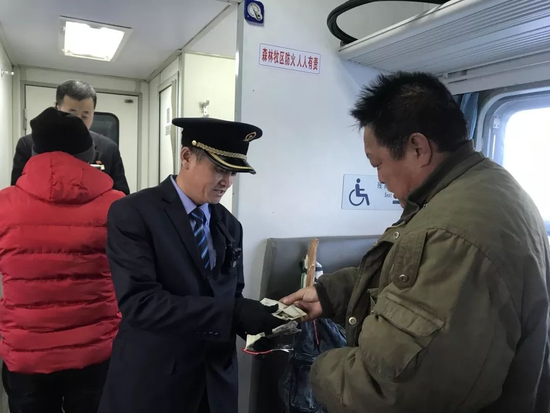 4182次普客:为一个人停车的冷极慢火车