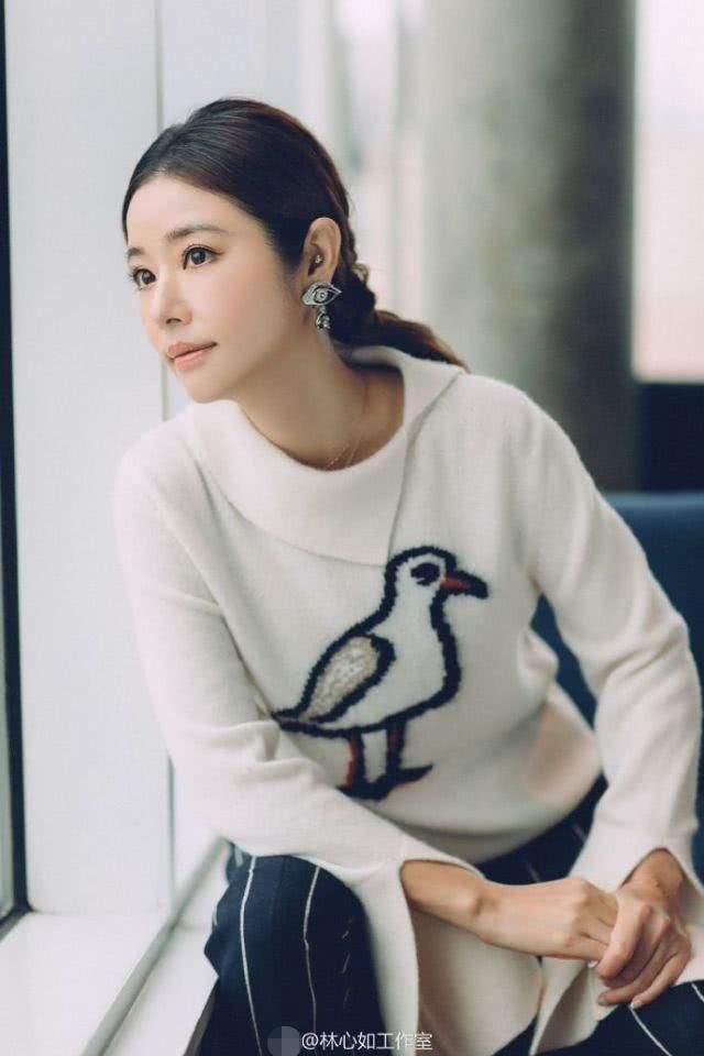 林心如亮相时装周美翻天,工作室助攻修图太明显了