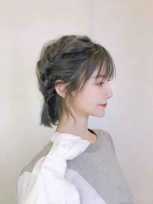  『半丸子头』短发女生有福了，这样扎减龄俏皮，明星也都这么扎，超迷人