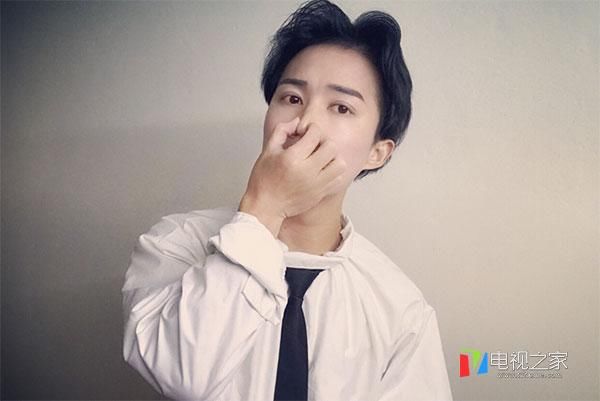 郑爽出演《樱花季节遇见你》男主王俊伊是谁