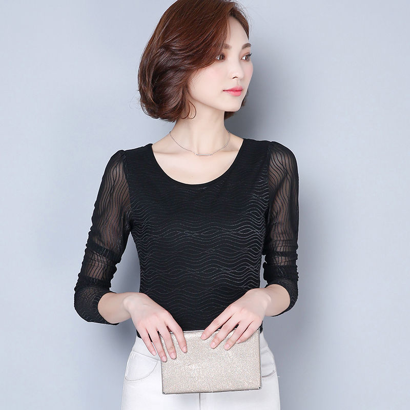 身材丰盈的女人，入秋后多穿这样的打底衫，尽显傲人身材，美炸天