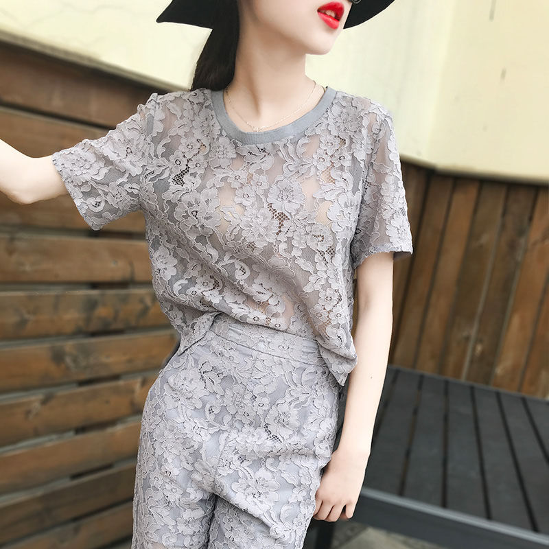 哇塞!新出炉喇叭裤套装，上身显瘦又年轻，老公夸我不像45岁