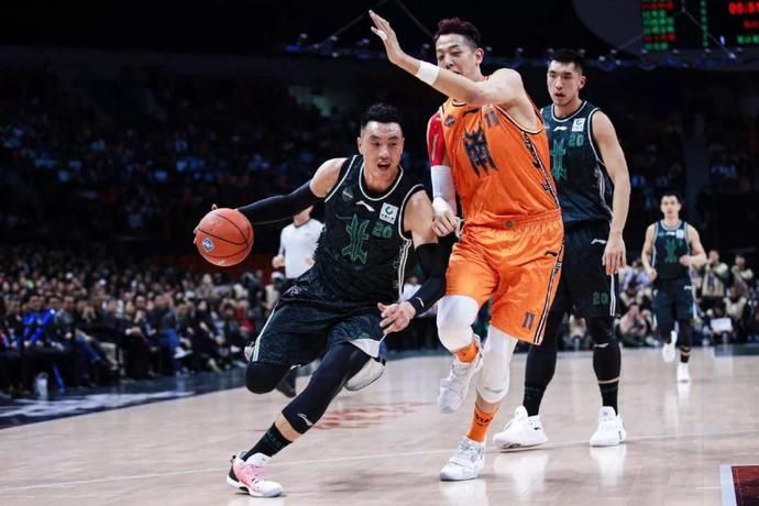 郭艾伦cba全明星球鞋