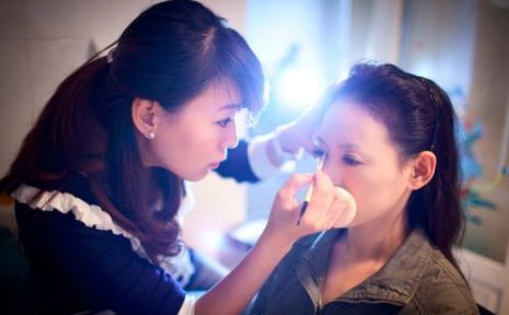 女人别傻傻纯素颜，要画淡妆!化妆师教淡妆顺序，简单又好看