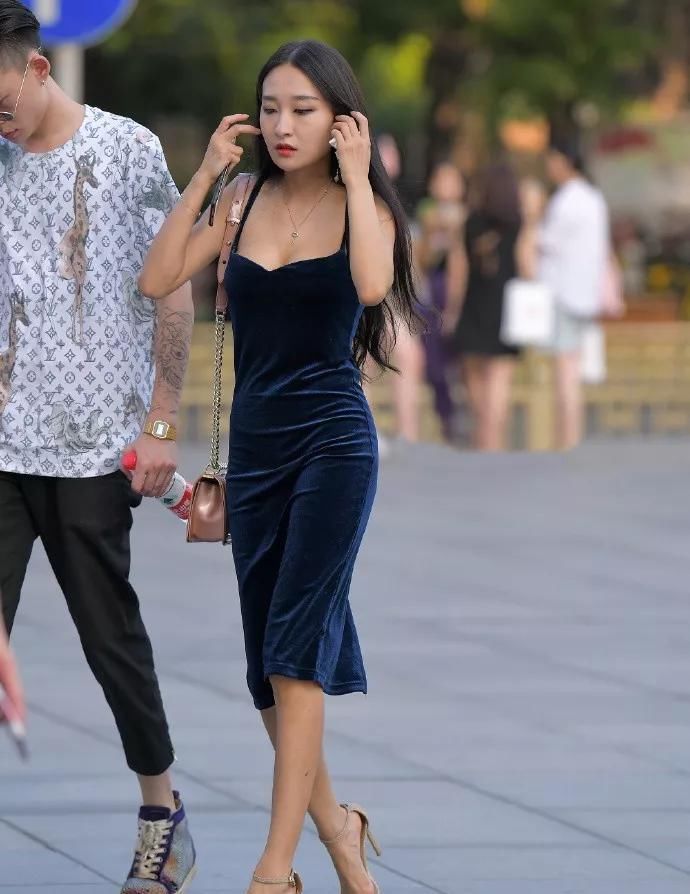  [不失]小姐姐这身很韩范,棉服配格子衬衣,有格调又不失层次感