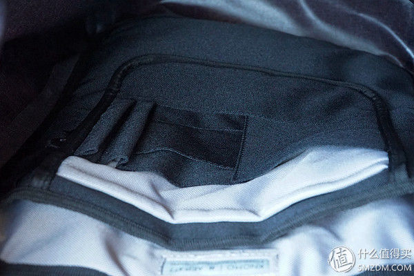 英伦气质的休闲与商务并存--KNOMO CROMWELL克伦威尔卷盖双肩包