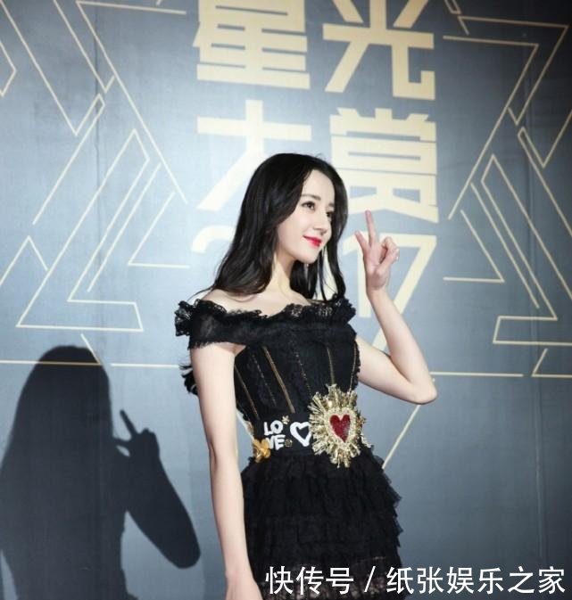 迪丽热巴这身材绝了! 碎花裙穿出风情万种, 连杨幂都要甘拜下风了