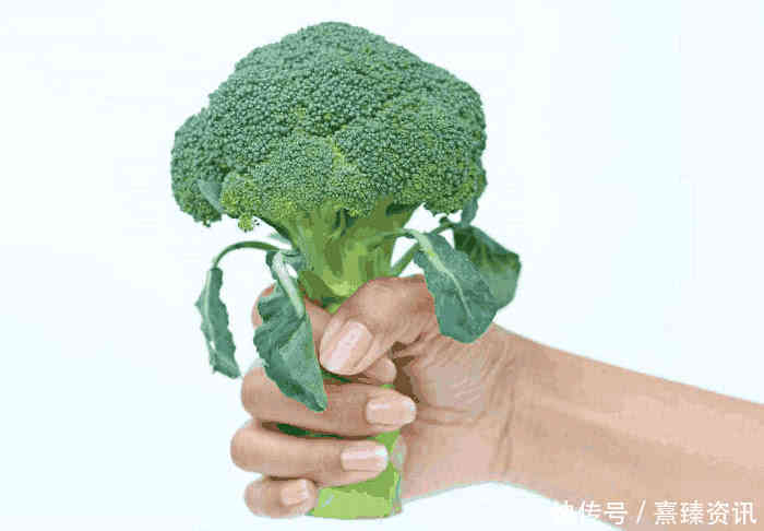 女人30岁后,皮肤逐渐衰老,常吃5物,皮肤紧致,皱纹慢慢消失