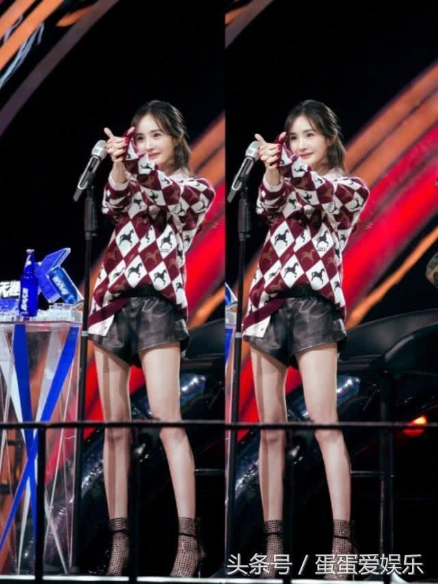 杨幂拼了！脚踩两根针站一小时，大长腿十分吸睛！