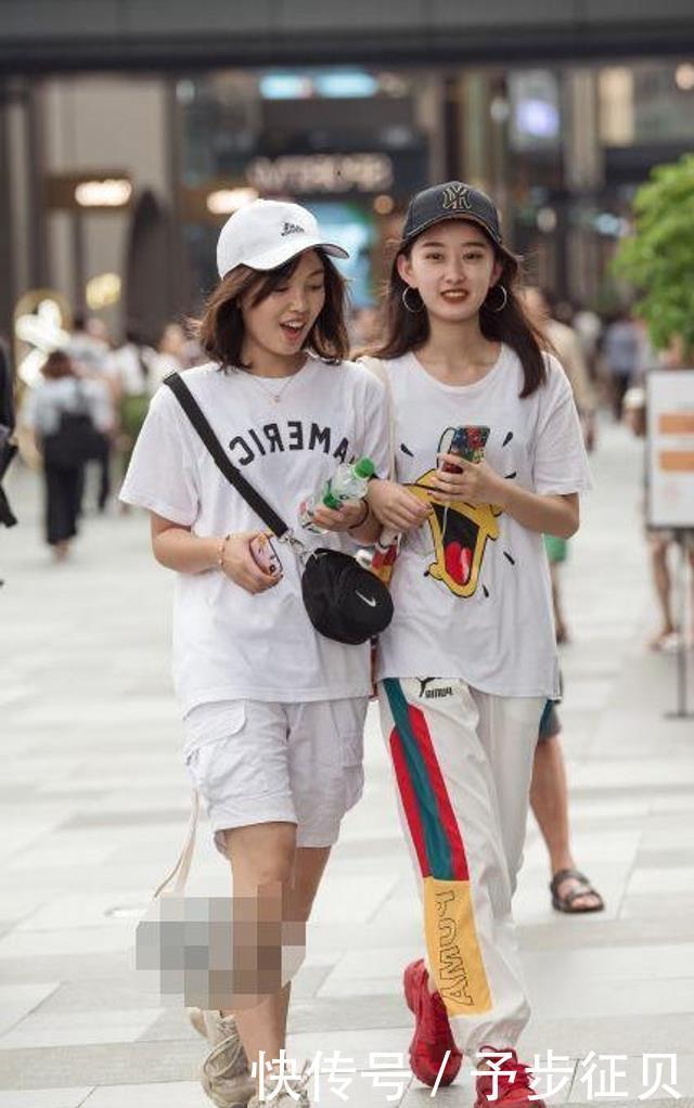 『简洁』路人街拍,姑娘简洁大气,穿白色的衬衫,更加的有女人味