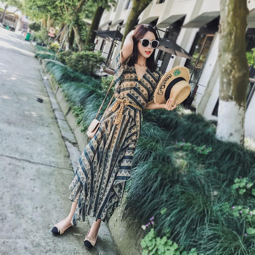 今年巨火的：淑女裙，比旗袍还洋气，8090后穿时髦翻翻