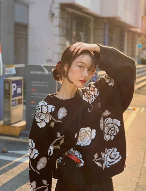 『深蓝色』学会针织衫的“3部曲”,一件就可以过完春天