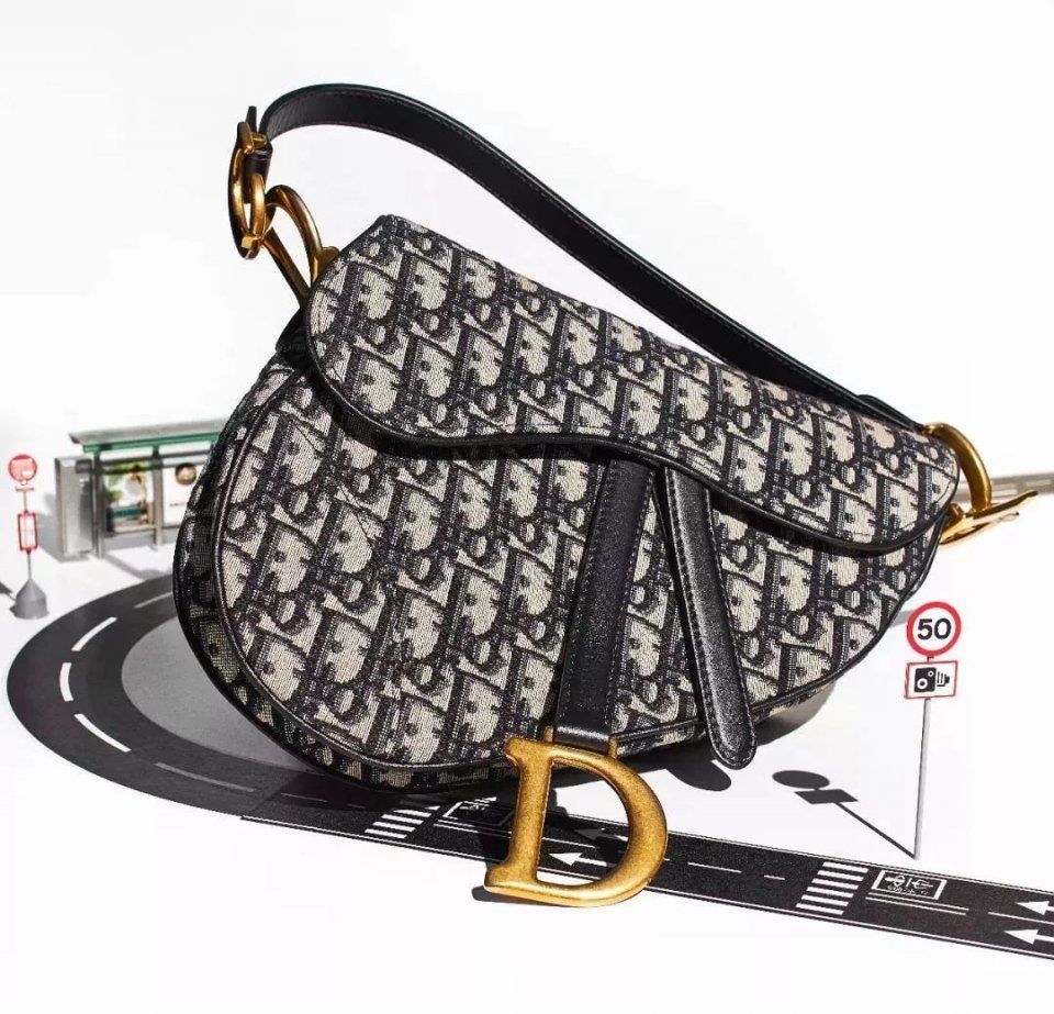 买手袋就像投资，BAZAAR推荐你几个稳赚不赔的最新款!