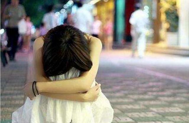 女子网上遇到高富帅，被他骗去玩世界杯球赛，得知真相的她后悔了