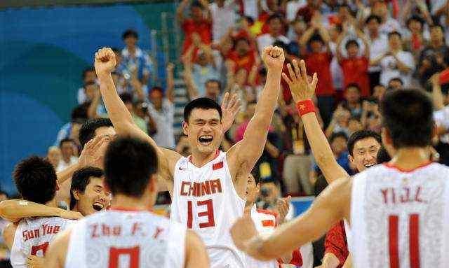 【情商】科尔曾以“支那人”称呼姚明，得到这样的回应，姚明不愧是高情商