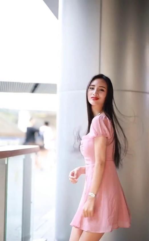 『小姐姐』精致小姐姐清秀大方,秒变高雅女神,穿出魅力美姿!