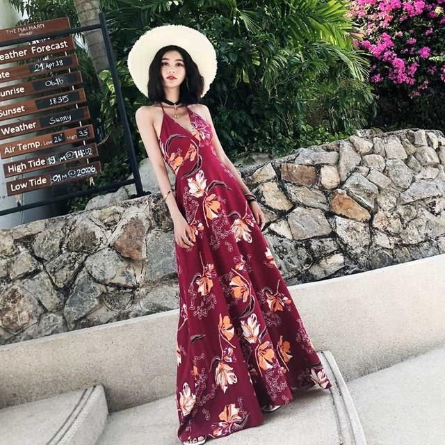 小姨太惊艳了！这样穿去海边，身材前凸后翘，简直是让人大饱眼福