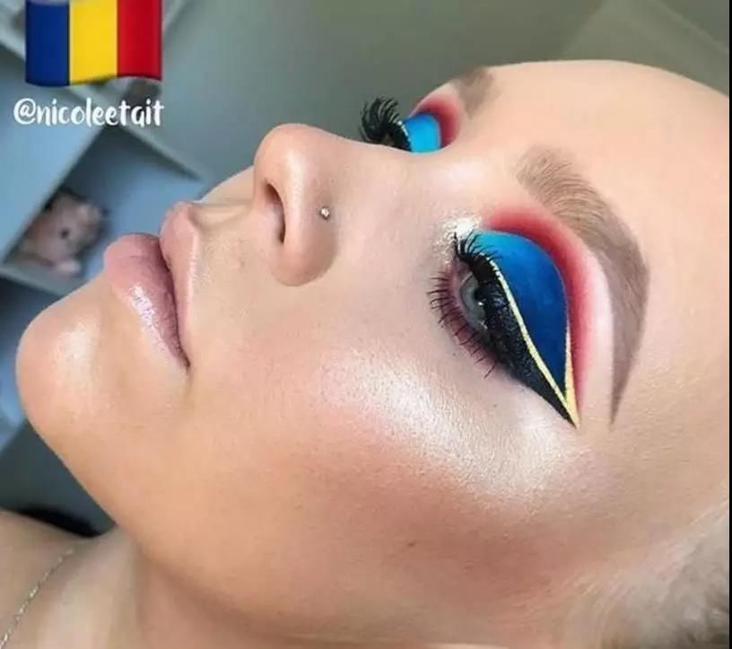 外国女孩以国旗为灵感画眼妆，被中国国旗那张惊艳到!