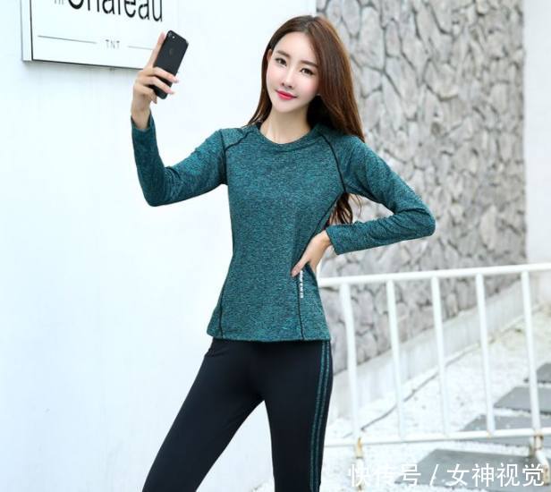 活力浪漫的打底裤美女，增添精致感，展现女性优雅气质！