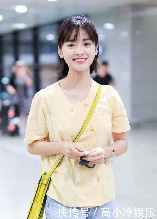 沈月总算穿对一次了，T恤搭牛仔裤，瞬间一双大长腿吸睛，惊呆了