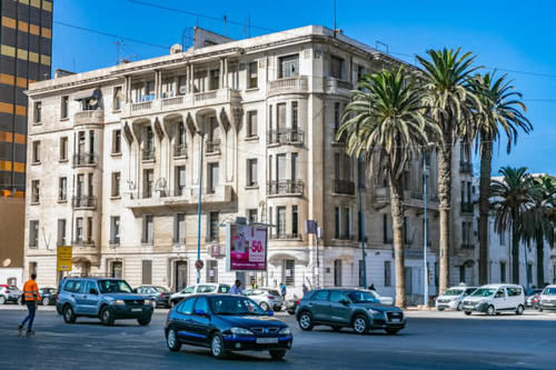 法国在非洲建立一座“欧洲城市”,穷人富人分开住,但经济发达