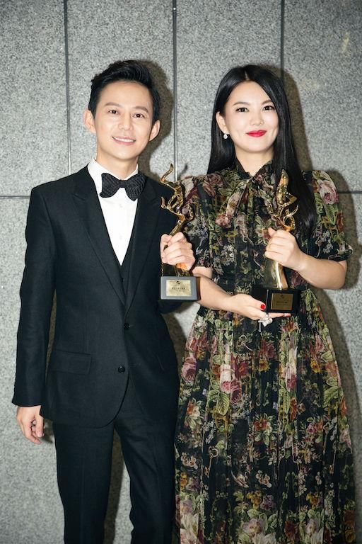 有种衣服一般人穿不好像大妈，而迪丽热巴穿起来，敢叫板英国王室