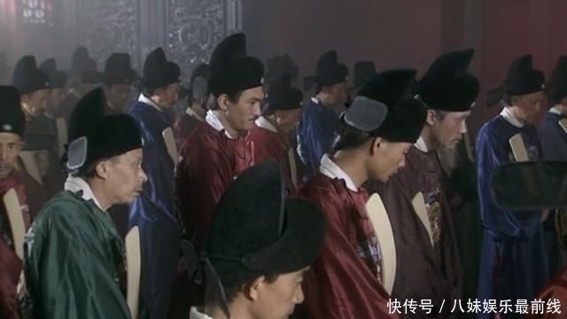 黄麟@大臣怒斥朱元璋抄袭,朱元璋听完大臣的解释后重重有赏