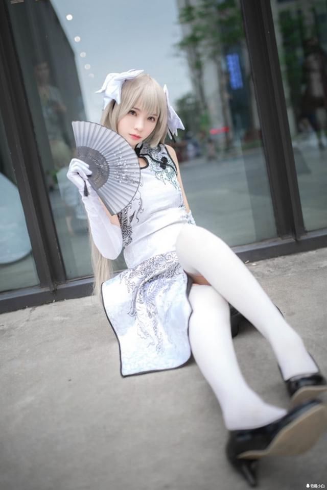 白丝COS:活捉一只长腿白丝小姐姐春日野穹 旗袍果然和美腿很