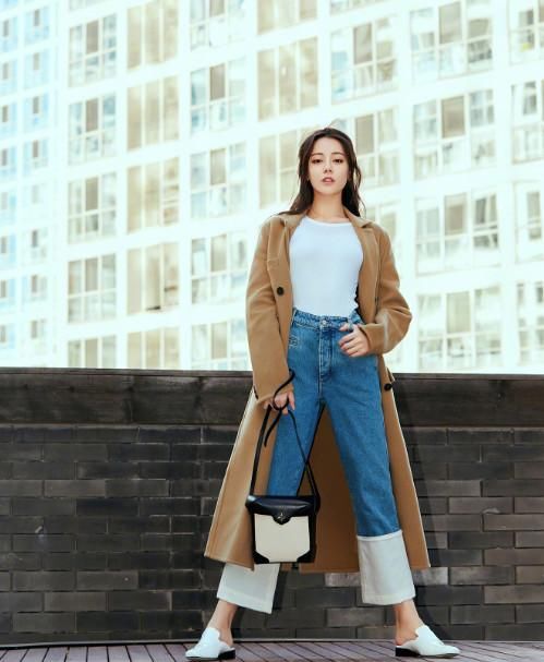 21岁张雪迎撞衫26岁热巴，网友：热巴甩“胡辣汤”一百条街！