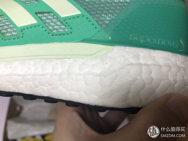 阿迪达斯难得的一双严肃跑鞋--Adidas Supernova 开箱