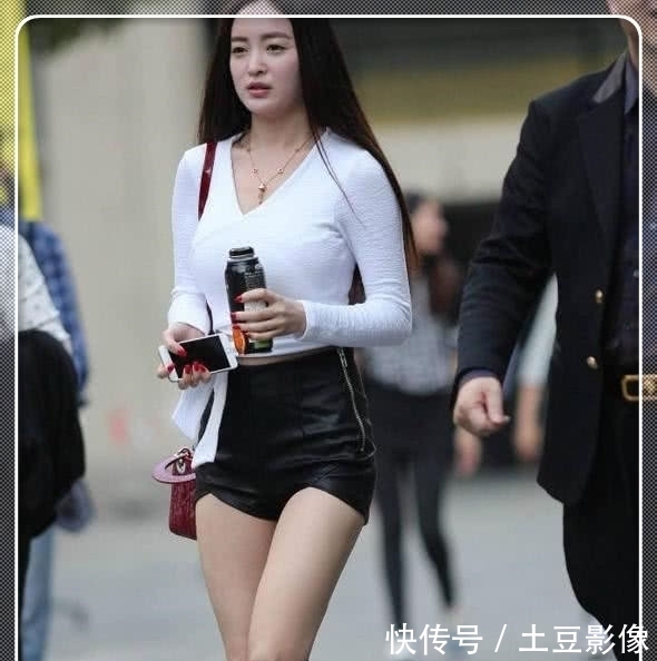  「夏秋季」小姐姐夏秋季“黑白配”的穿搭风格，简约大气，彰显女人时尚气息