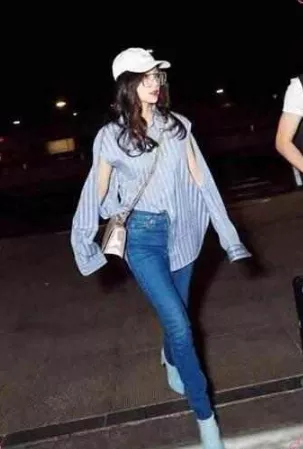 她也真是大胆,完美身材搭配包臀裙，美丽无处可藏！