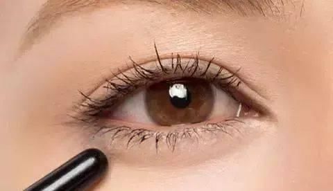  眼妆■十分“想”说丨卧蚕怎么画？两招教你轻轻松松化立体式眼妆画法！