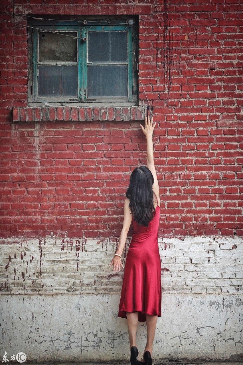 厂里来了个美女，太漂亮了