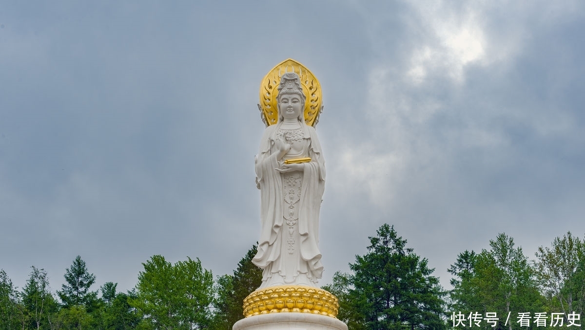东北深山藏着一座观音像，是三亚观音像的“前身”，曾屡现佛光