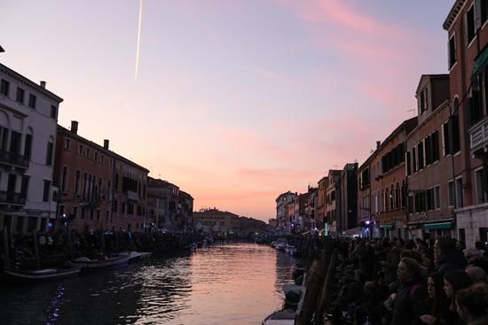 威尼斯大运河清理出的垃圾真是什么都有