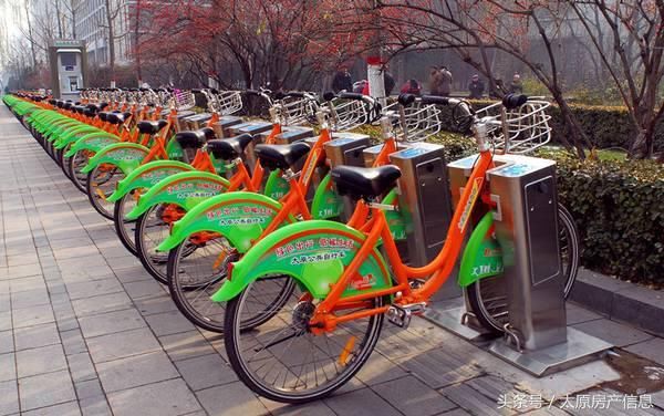 公交部门辟谣 记者实地验证 公共自行车锁桩漏电系谣言