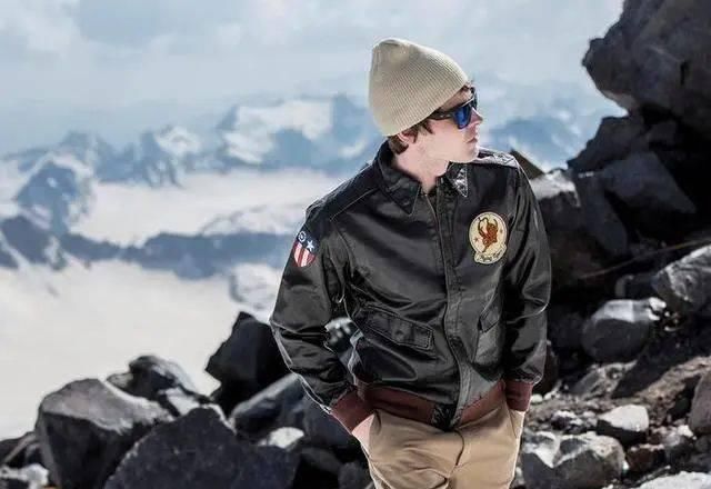  硬朗：硬朗军旅范型男穿搭，你值得尝试